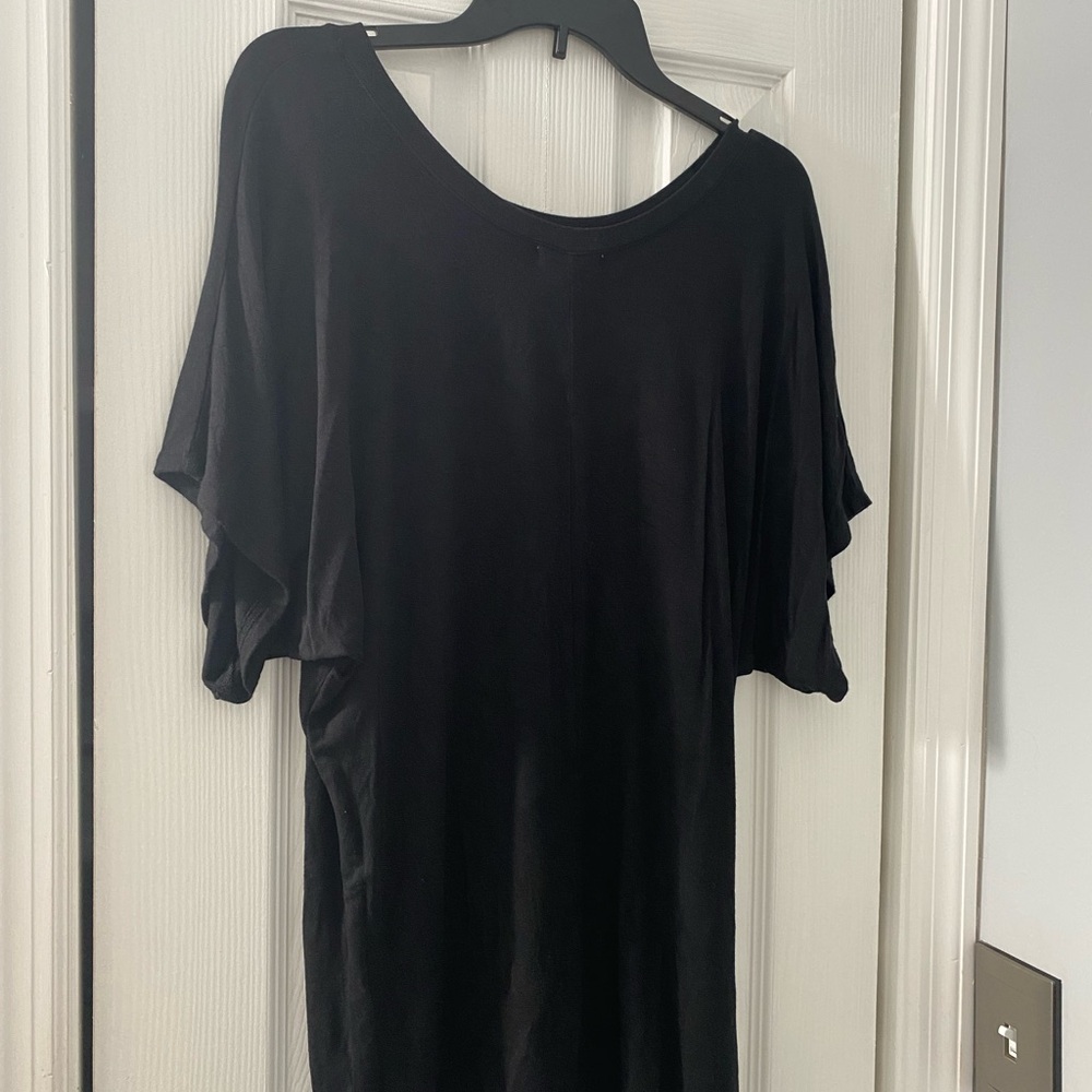 Free to live black top